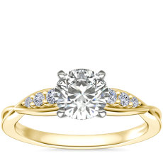 Anillo de compromiso de diamantes pequeños con diseño torcido delicado en oro amarillo de 14 k (1/10 qt. total)